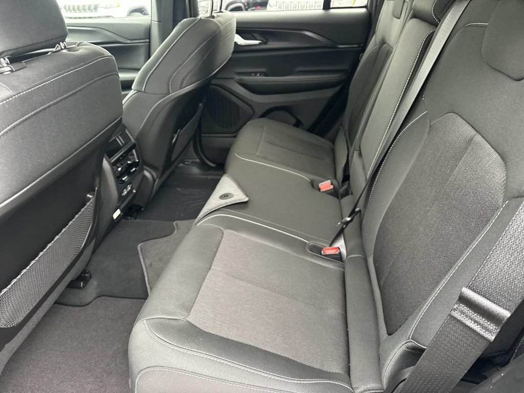 New 2026 Jeep Grand Cherokee Laredo X AWD/4WD image 16