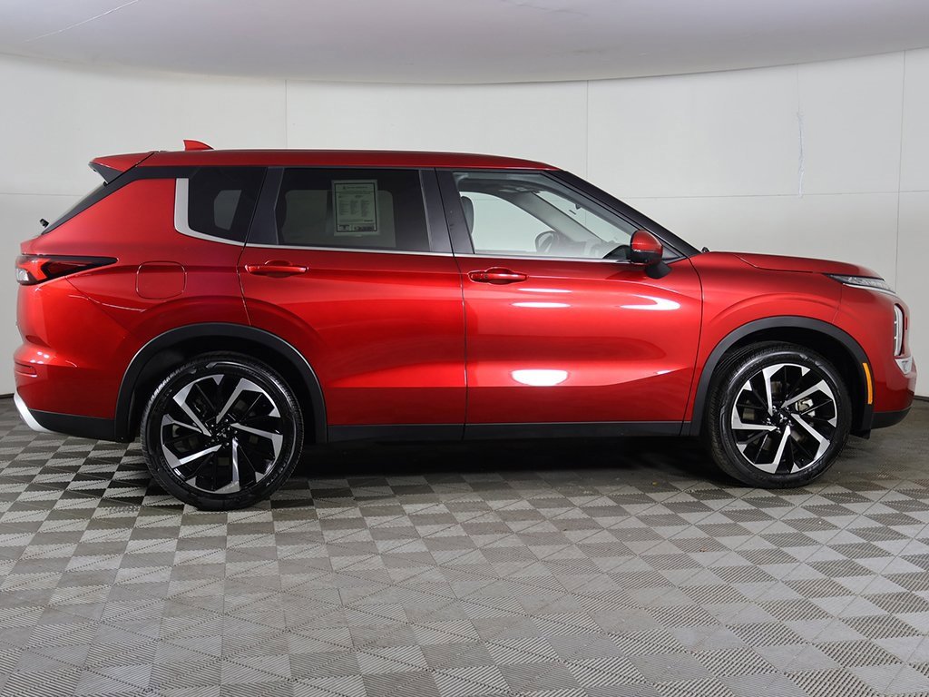 Used 2024 Mitsubishi Outlander SE Black Edition image 19