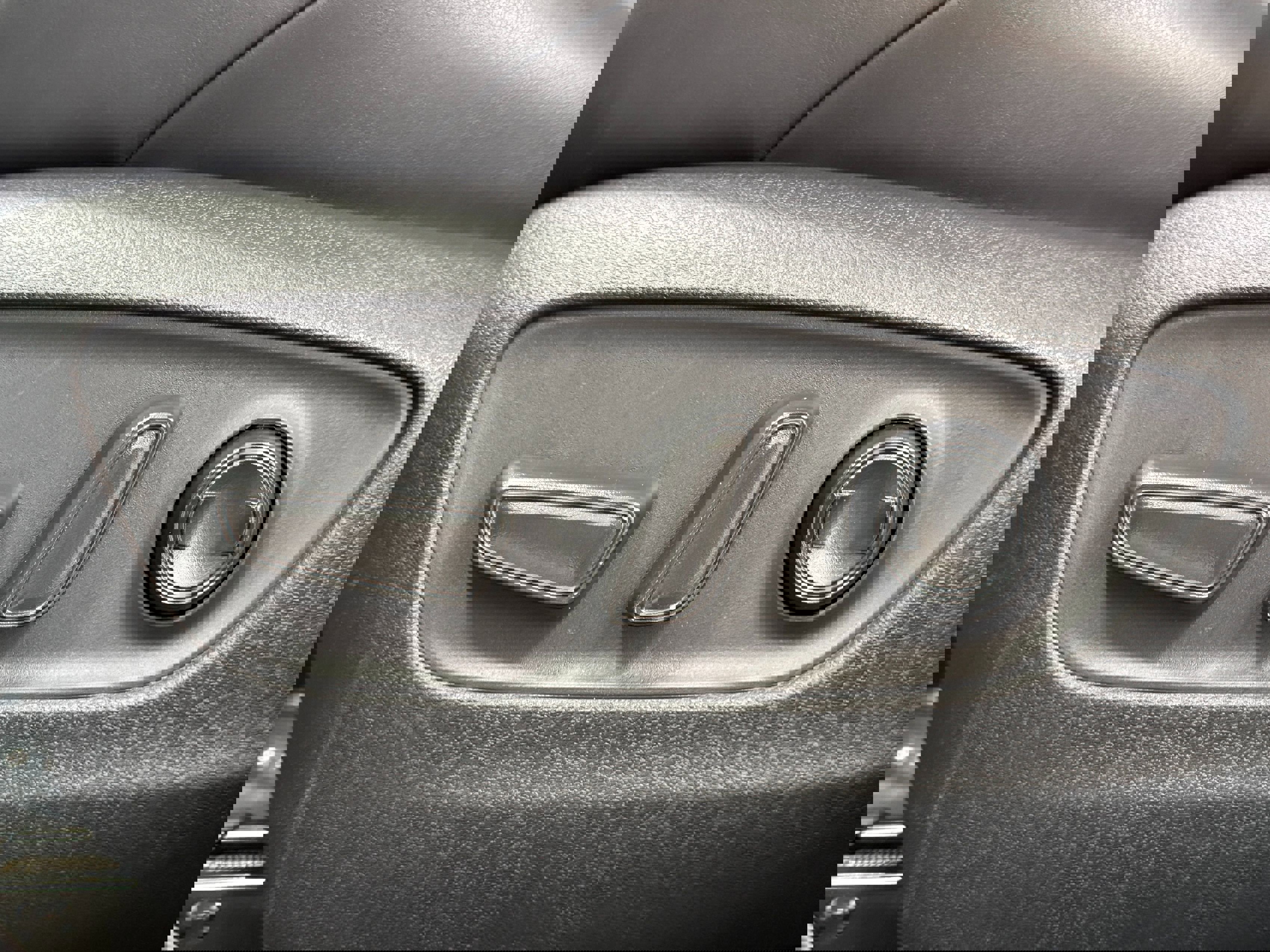 Used 2023 Toyota RAV4 XSE image 28