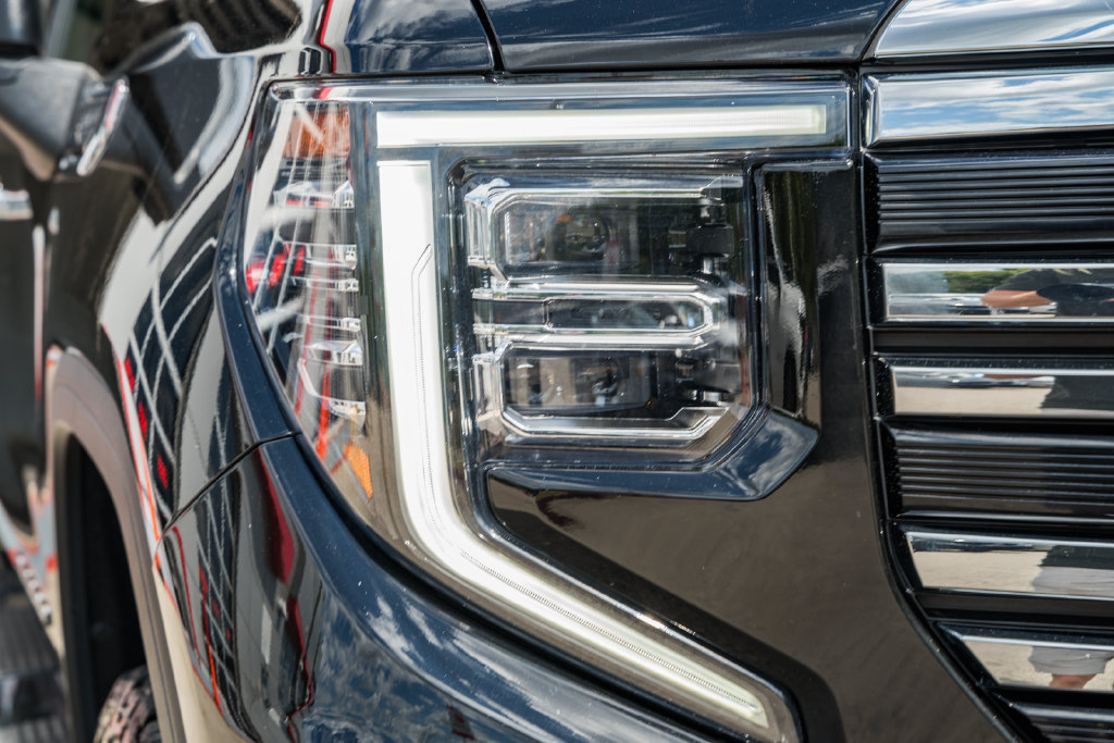 Used 2023 GMC Sierra 1500 SLT w/ SLT Premium Plus Package AWD/4WD image 13