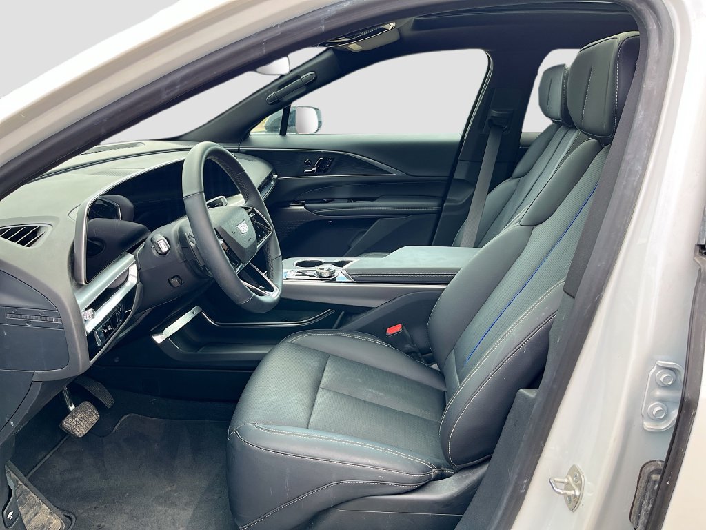 Used 2025 Cadillac Lyriq Sport RWD image 21