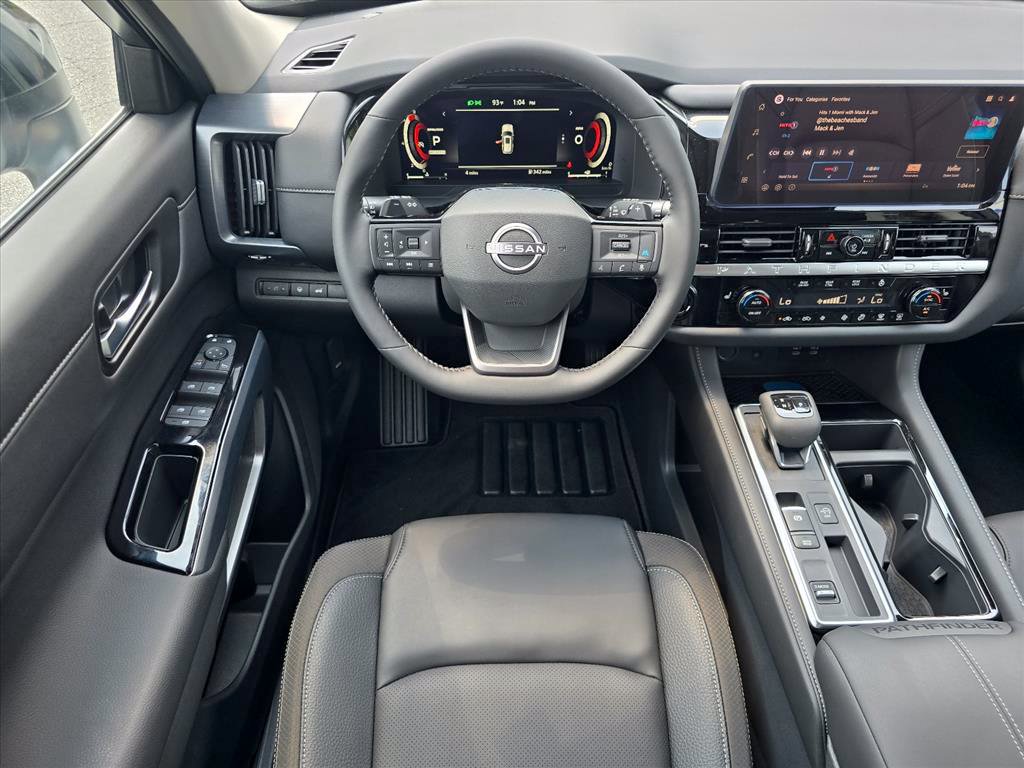New 2026 Nissan Pathfinder SL FWD image 4