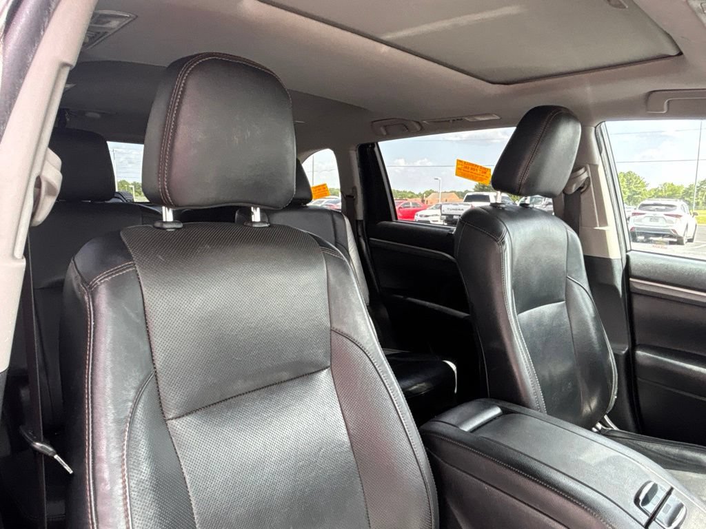 Used 2019 Toyota Highlander Limited FWD image 18