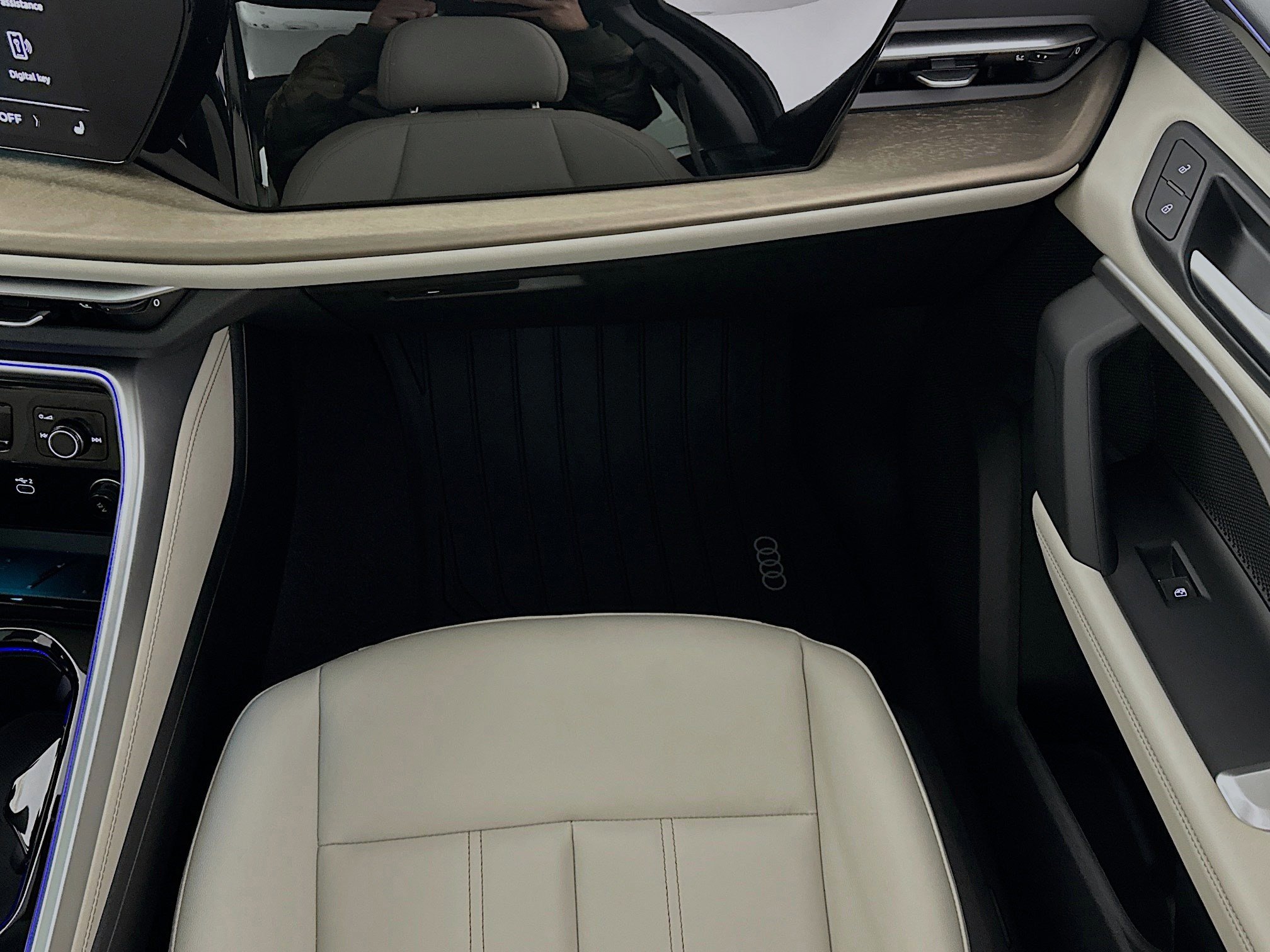 Used 2025 Audi Q5 Premium w/ Convenience Package image 22