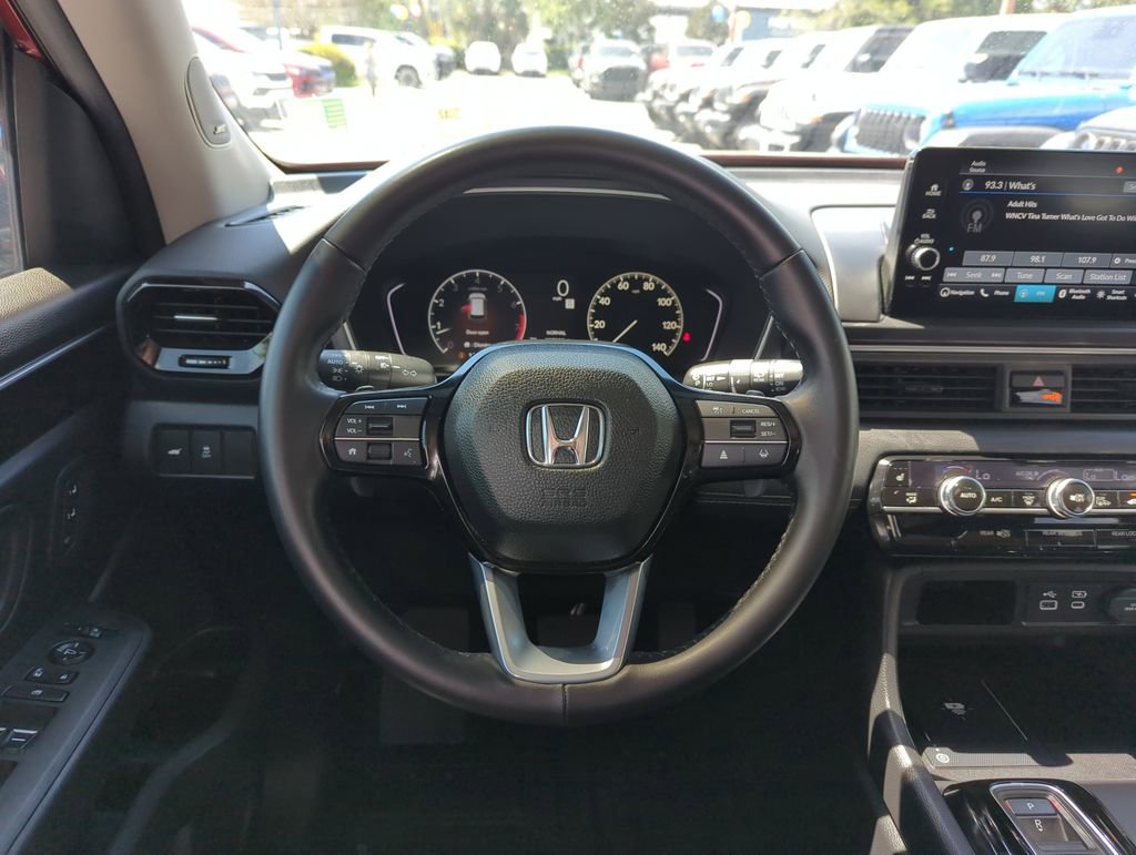 Used 2025 Honda Pilot Touring image 17
