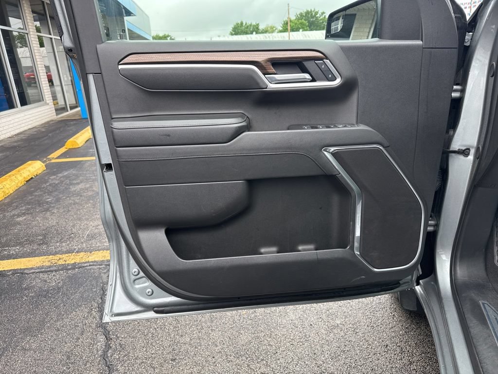 Used 2025 Chevrolet Silverado 1500 LT RWD image 11