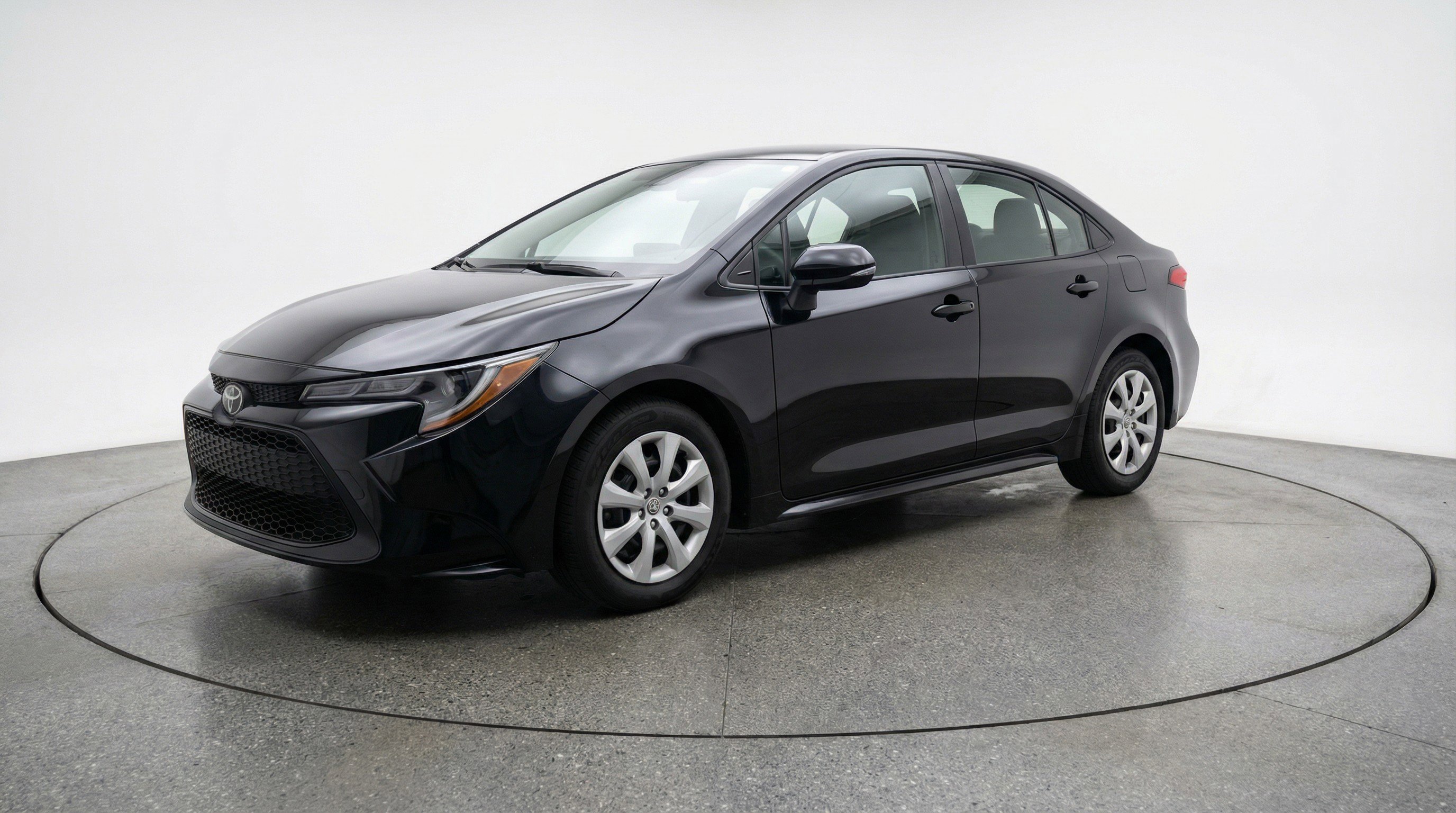 Used 2025 Toyota Corolla LE image 3