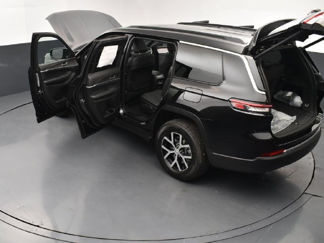 Used 2025 Jeep Grand Cherokee L Limited w/ Trailer Tow Package AWD/4WD image 28