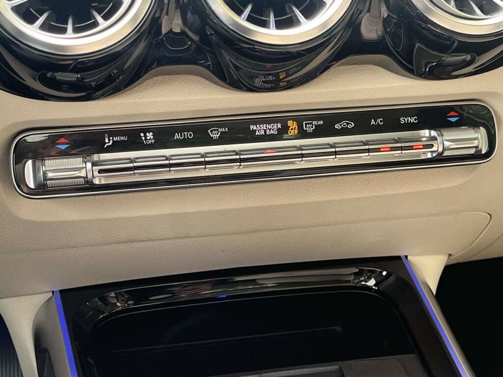 Certified 2023 Mercedes-Benz GLB 250 4MATIC w/ Premium Package image 27