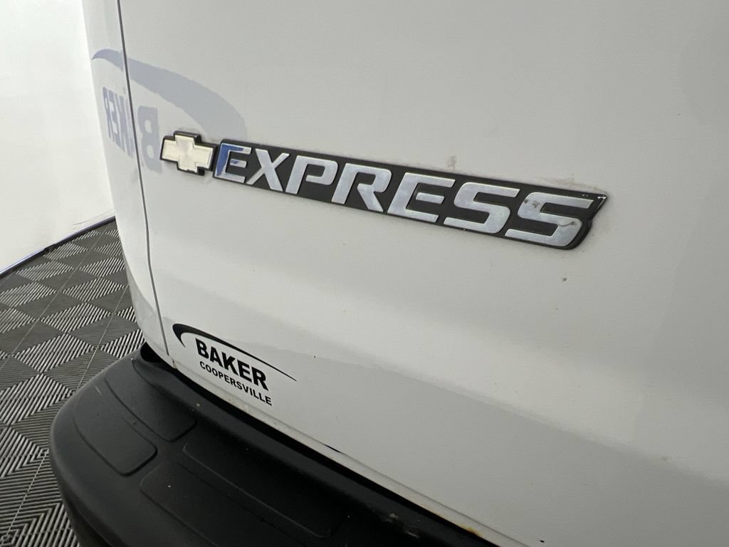 Used 2019 Chevrolet Express 2500 RWD image 27