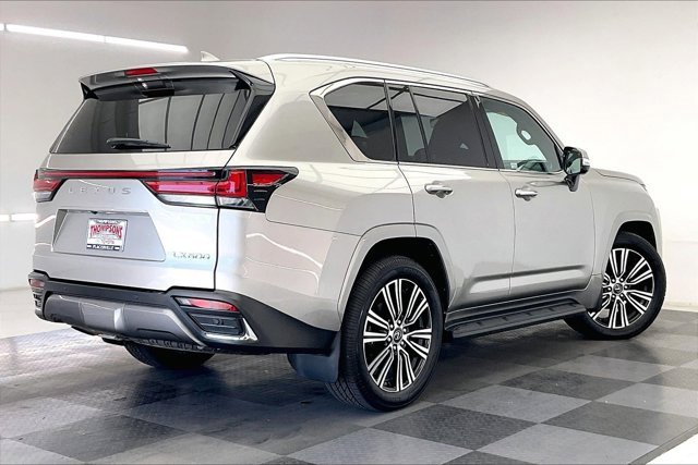 Used 2022 Lexus LX 600 4WD w/ Luxury Package image 13