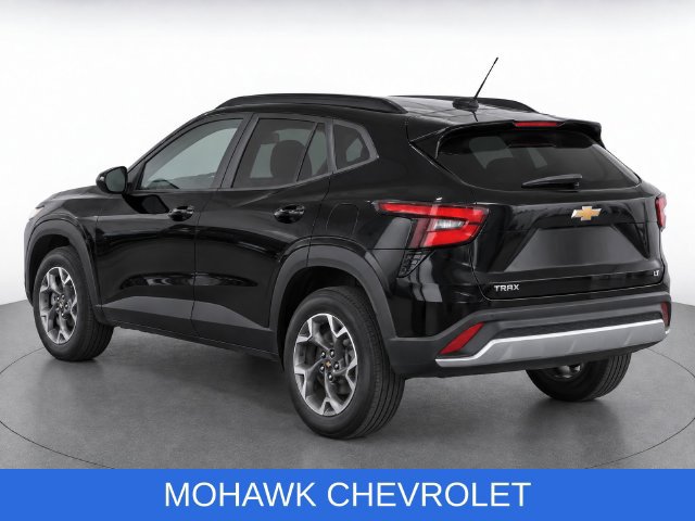 Used 2024 Chevrolet Trax LT w/ Driver Confidence Package FWD image 3