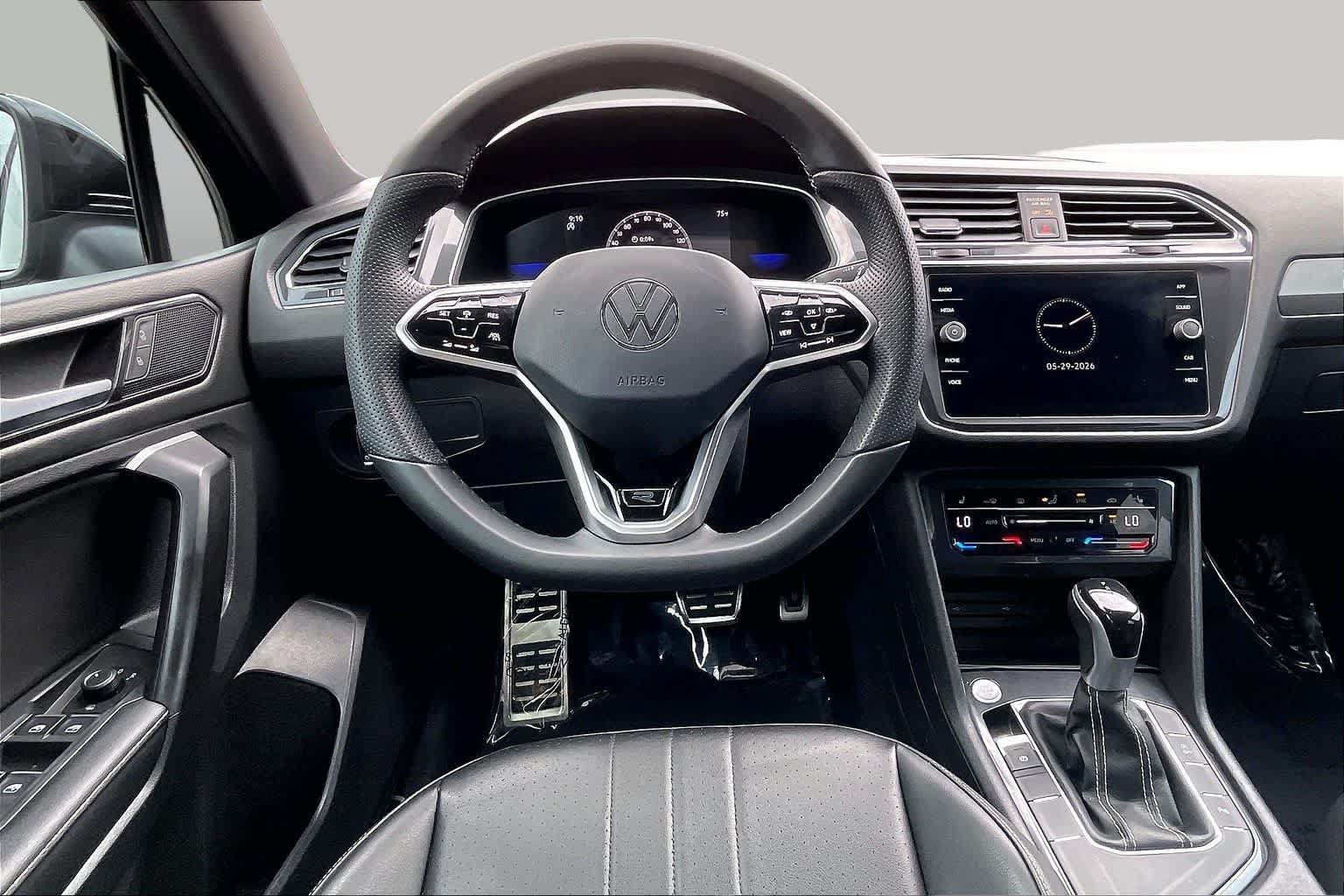 Used 2023 Volkswagen Tiguan SE R-Line FWD image 6