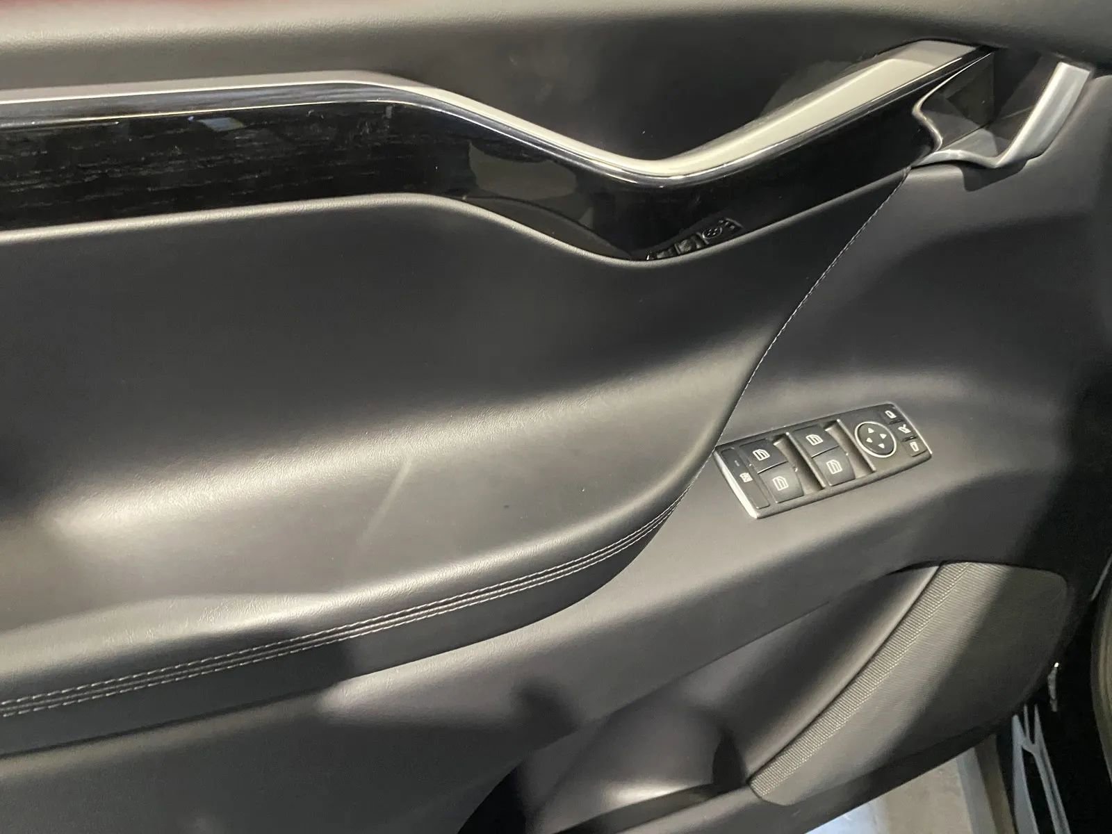 Used 2018 Tesla Model X 75D image 11