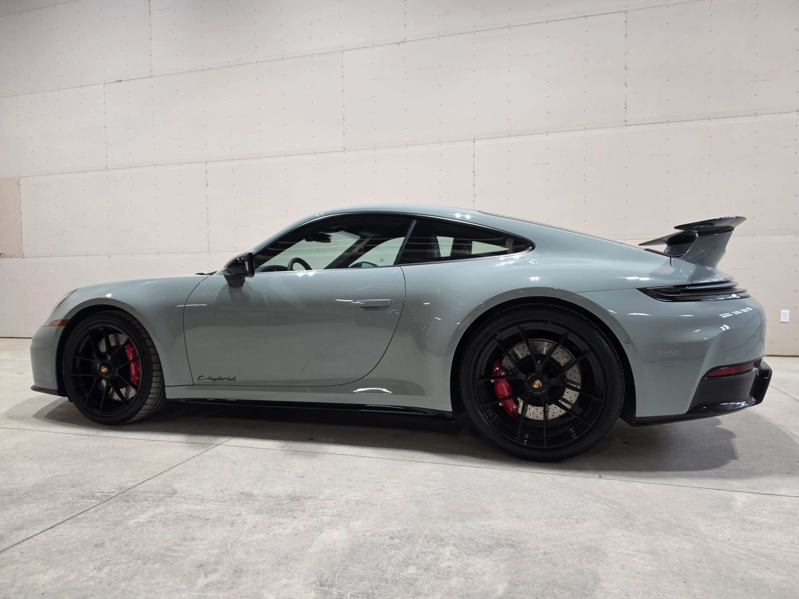 Used 2025 Porsche 911 Carrera 4 GTS AWD/4WD image 13