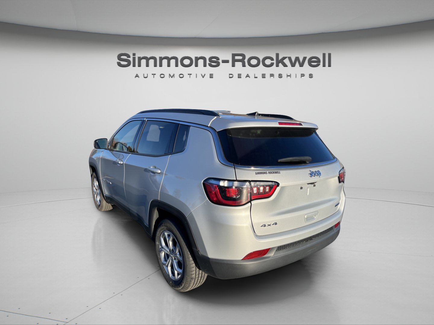 Used 2024 Jeep Compass Latitude AWD/4WD image 3