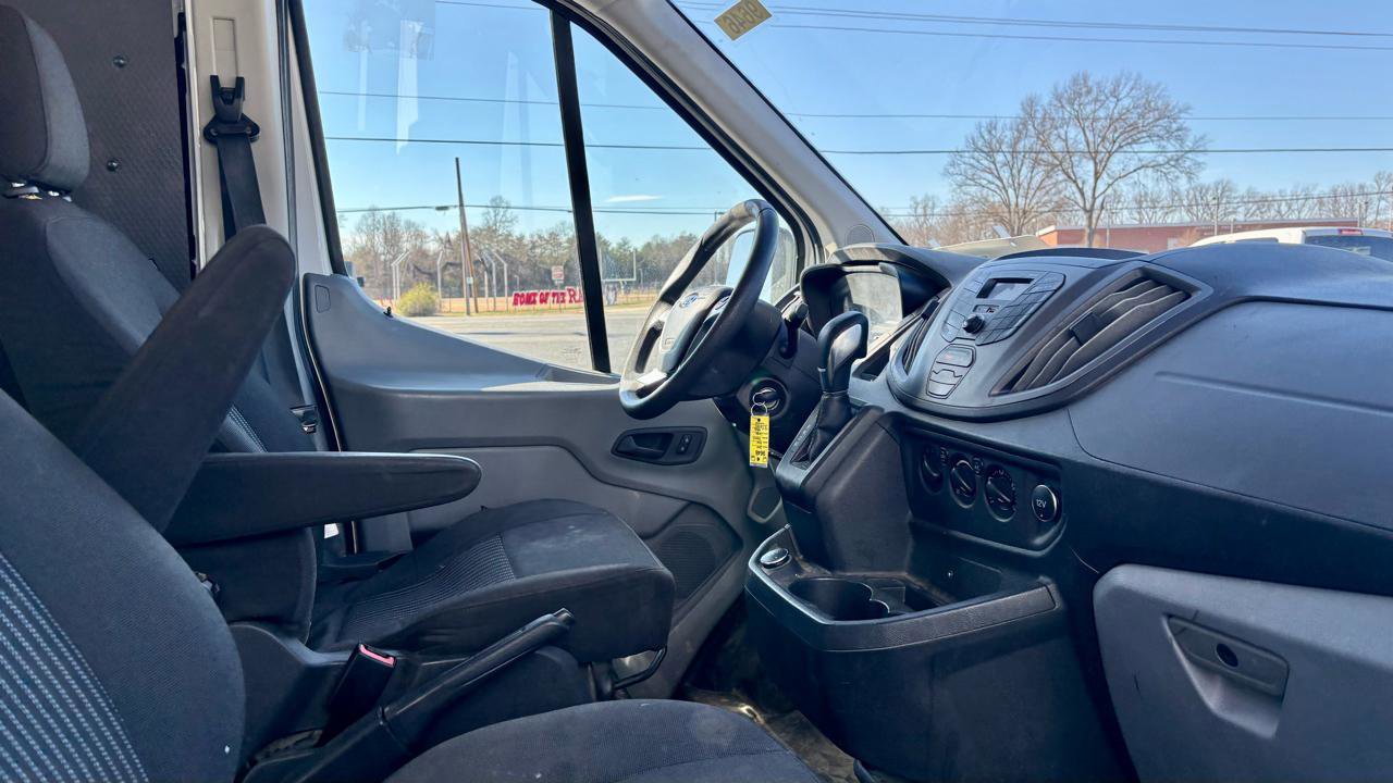 Used 2019 Ford Transit 250 148 Medium Roof RWD image 4