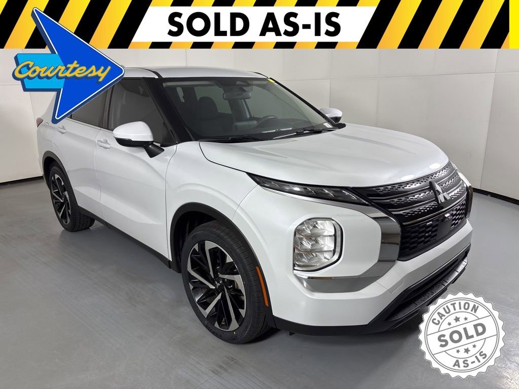 Used 2022 Mitsubishi Outlander ES image 2