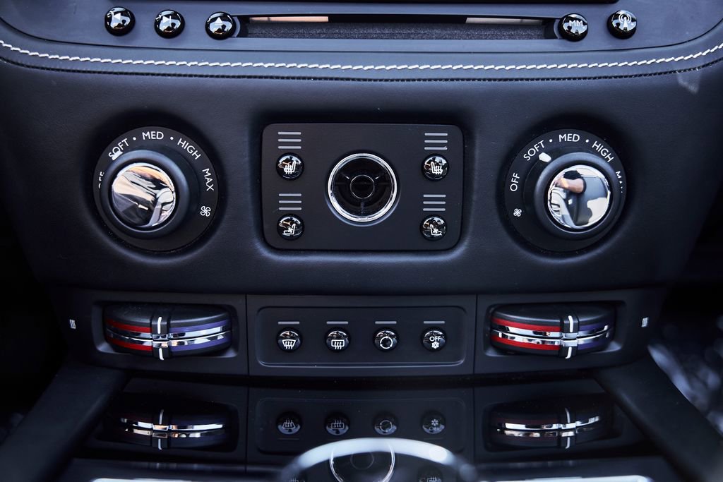 Used 2018 Rolls-Royce Dawn RWD image 64