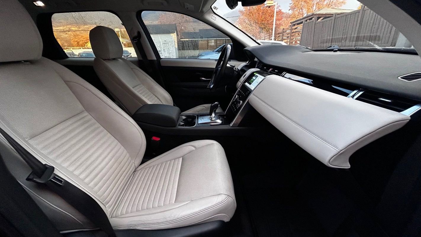 Used 2020 Land Rover Discovery Sport S image 13