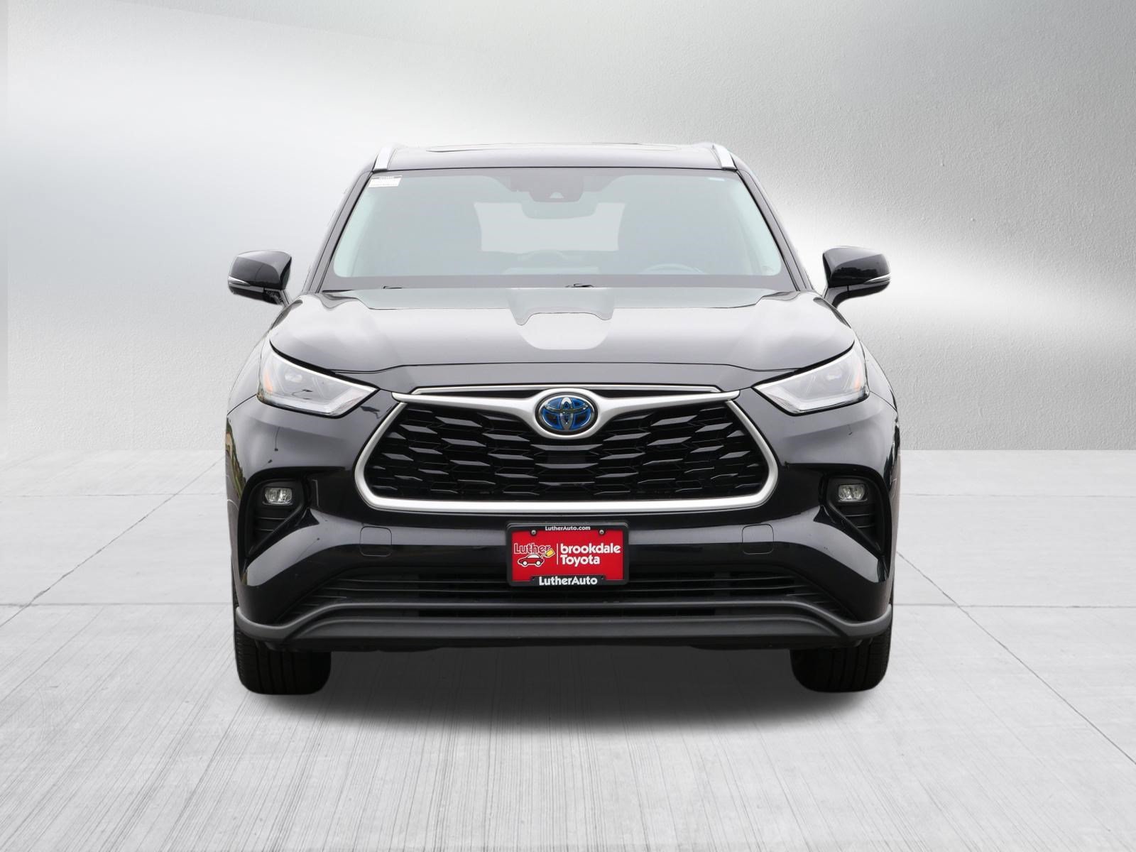 Used 2021 Toyota Highlander XLE w/ Protection Package #3 (TMS) AWD/4WD image 2