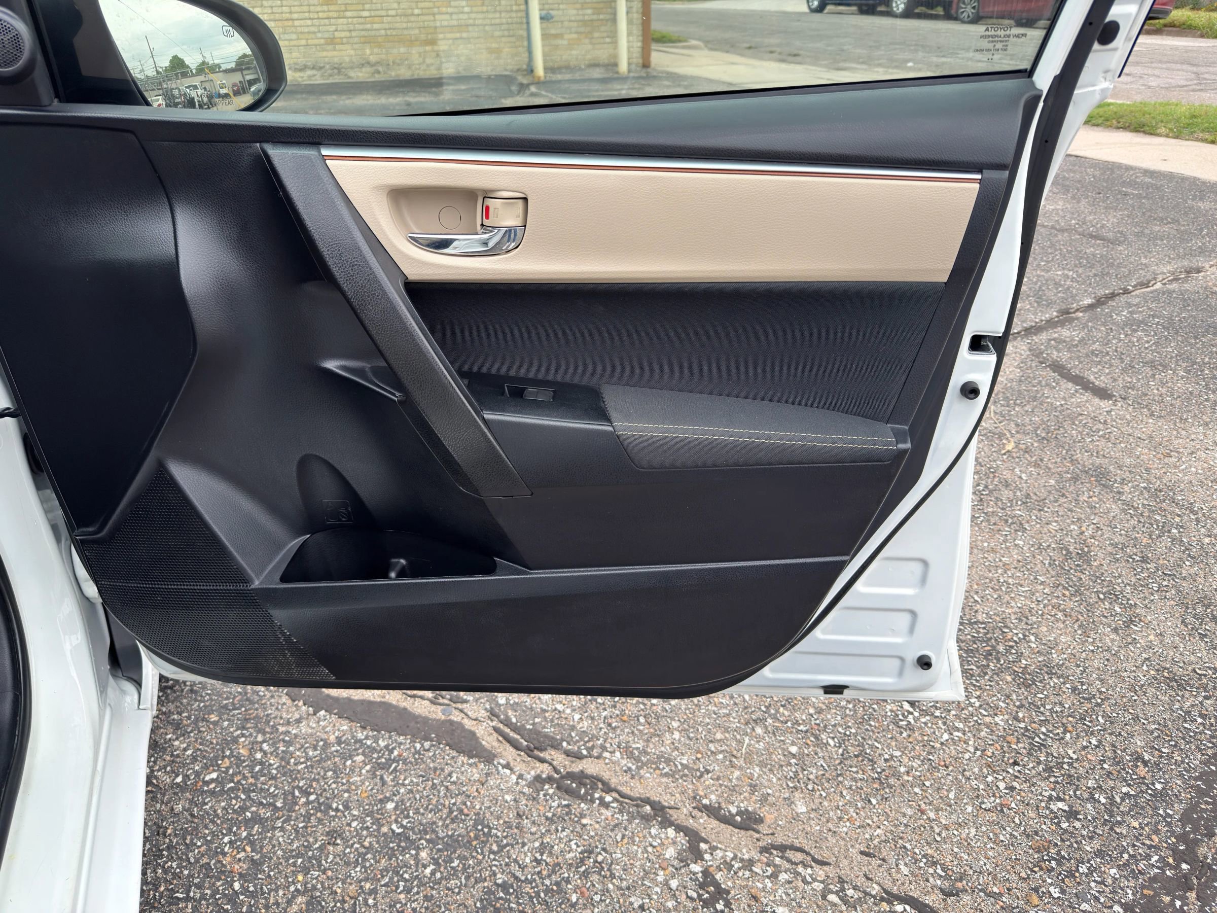 Used 2016 Toyota Corolla LE FWD image 26