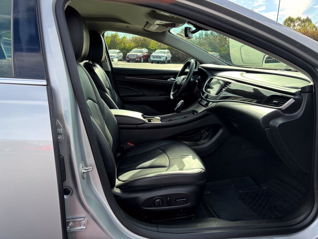 Used 2017 Buick LaCrosse Essence FWD image 19