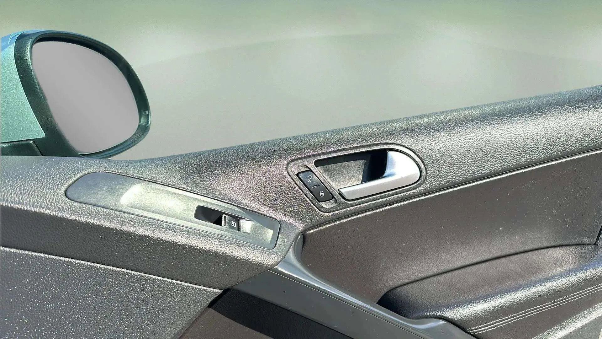 Used 2016 Volkswagen Tiguan S image 18