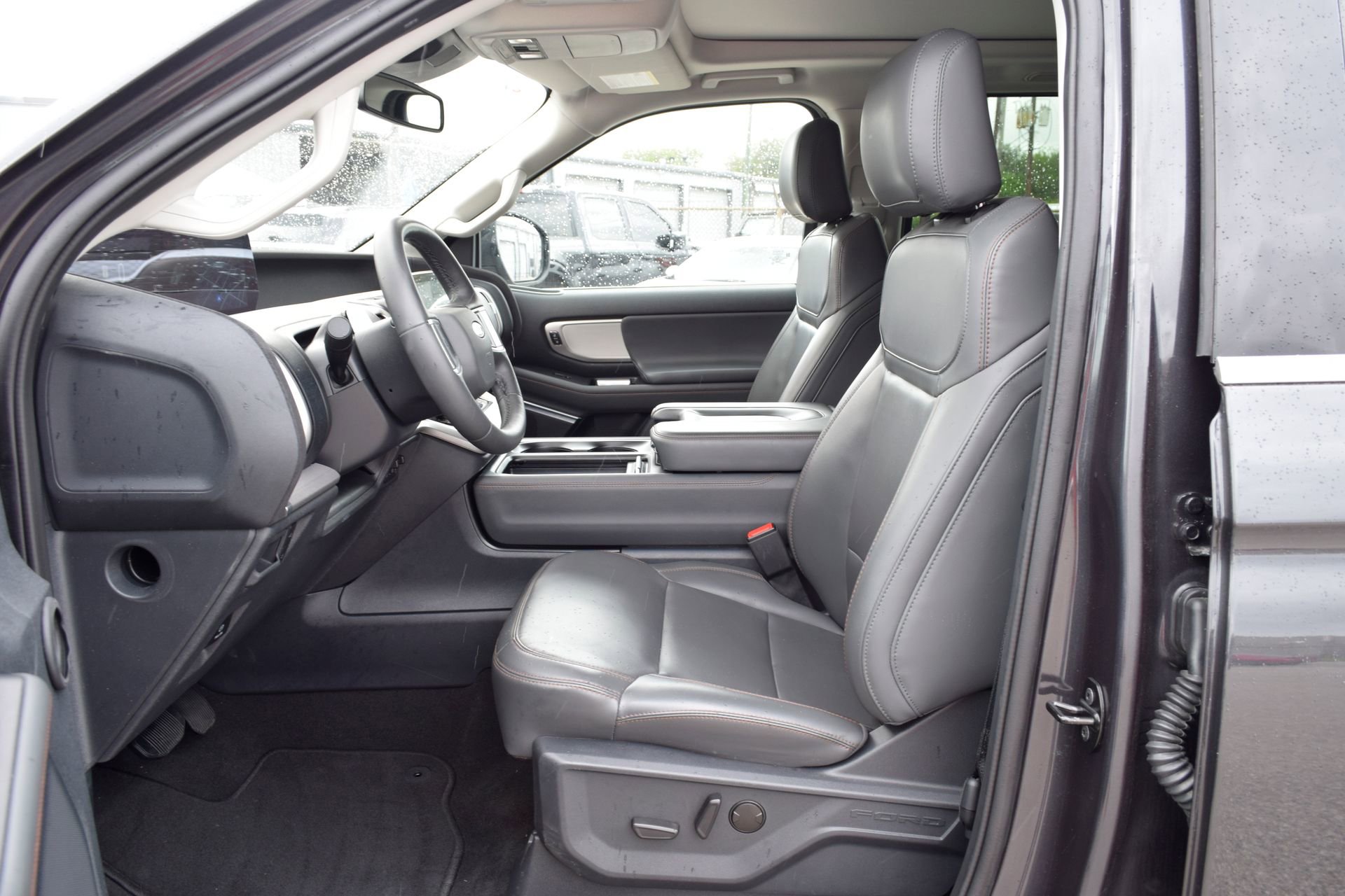 Certified 2025 Ford Expedition Active image 18