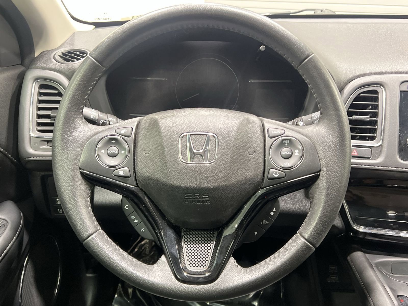 Used 2021 Honda HR-V Touring image 14