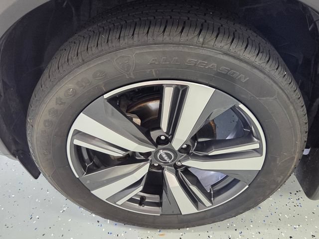 Used 2023 Nissan Rogue Platinum FWD image 18