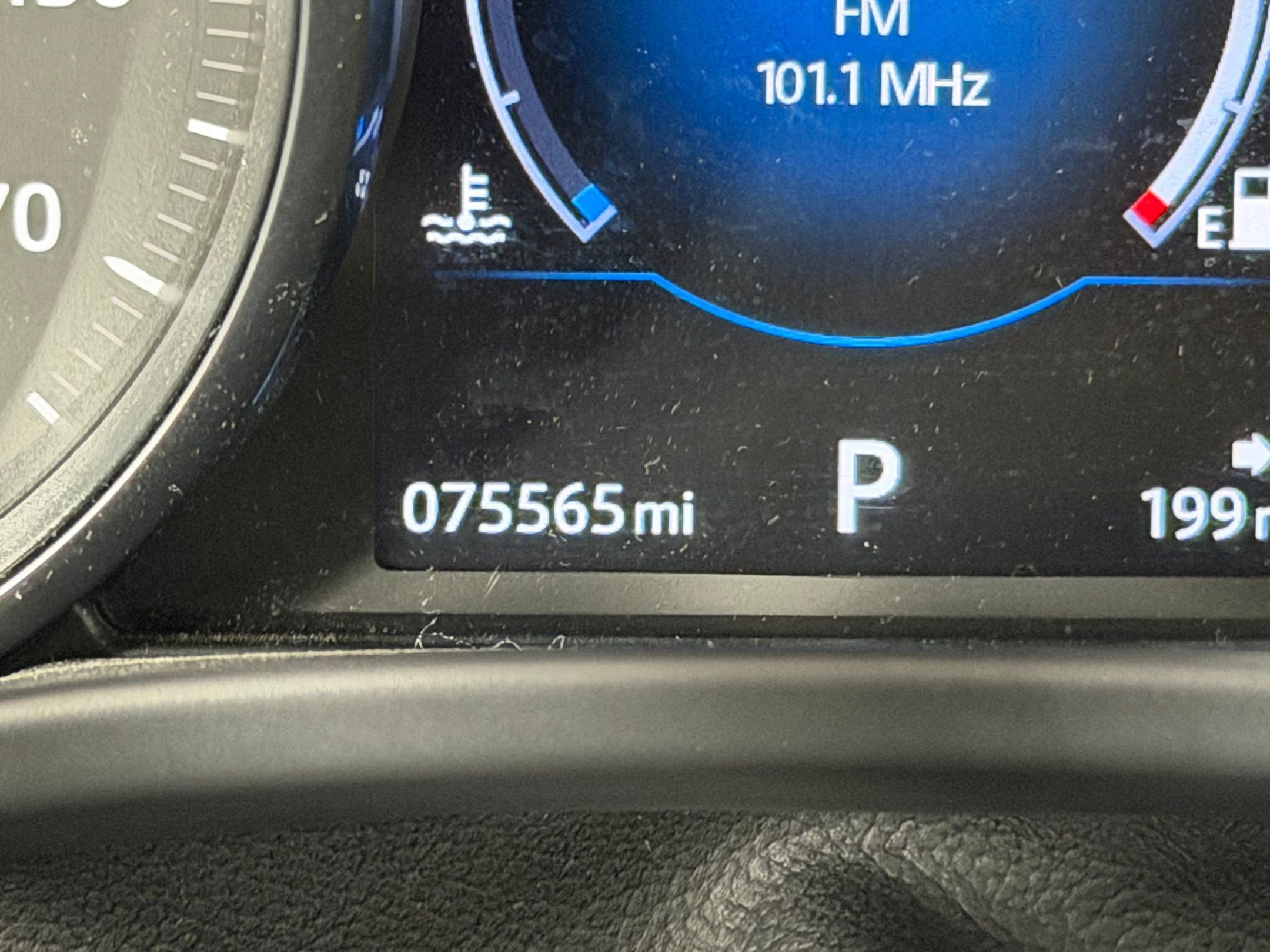 Used 2017 Jaguar F-PACE Premium image 19