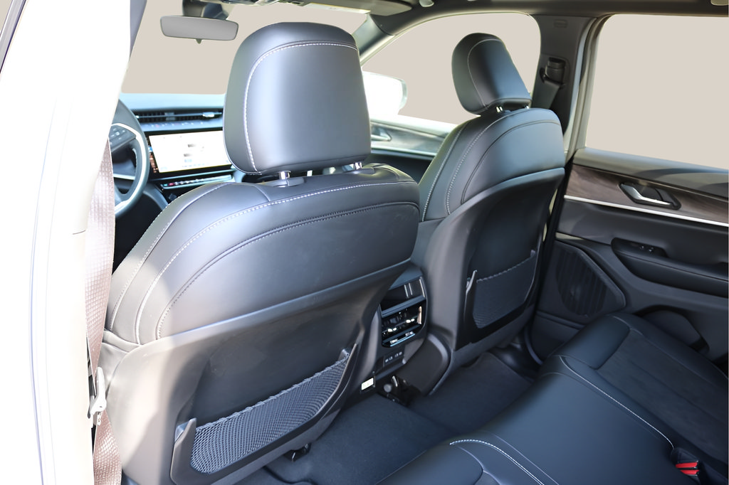 New 2027 Jeep Grand Cherokee Altitude AWD/4WD image 15