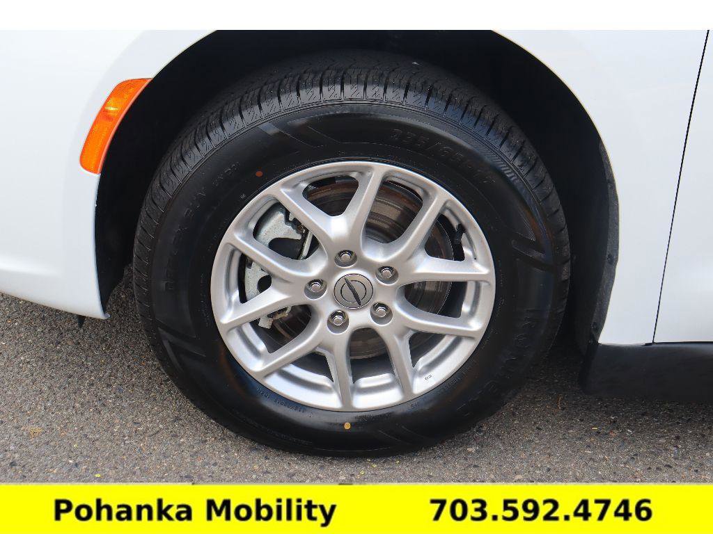 Used 2024 Chrysler Pacifica Touring-L image 31