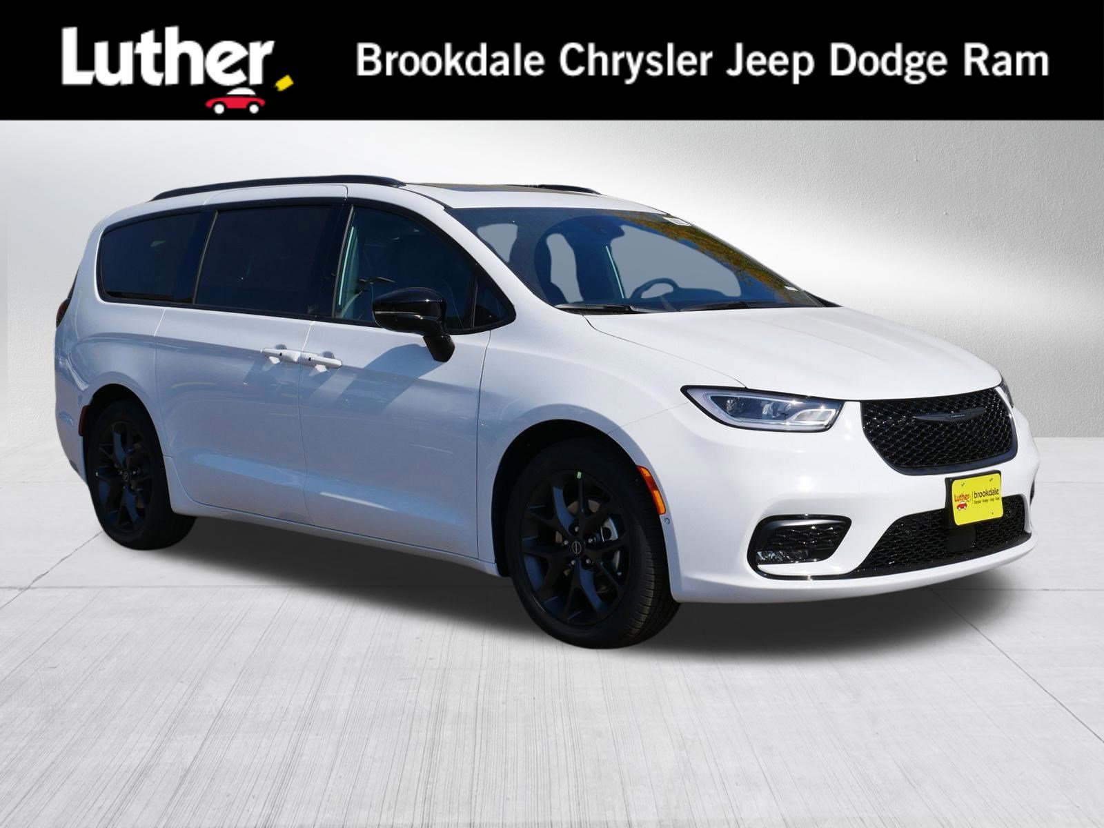 New 2026 Chrysler Pacifica Limited w/ S Appearance Package