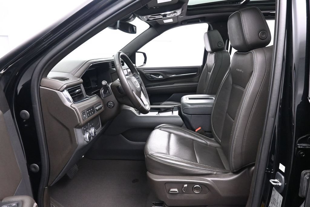 Used 2023 GMC Yukon XL Denali AWD/4WD image 11