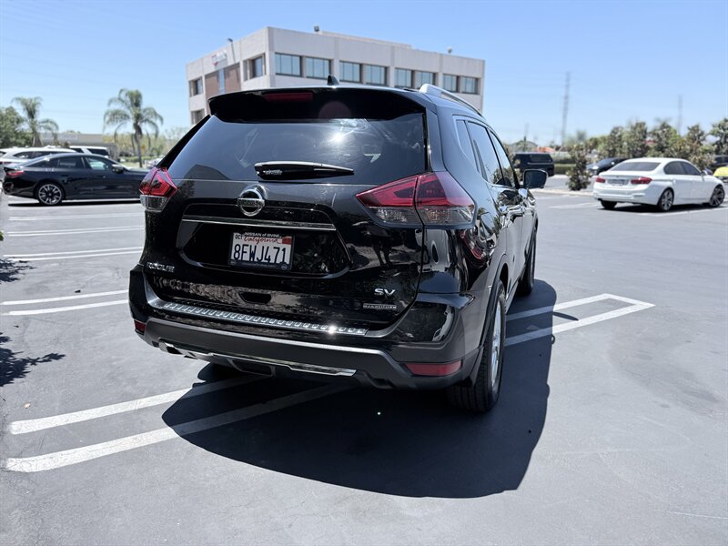 Used 2018 Nissan Rogue SV w/ Premium Package FWD image 8