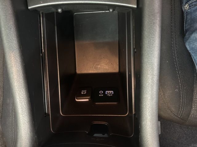 Used 2015 Chrysler 200 Limited image 15