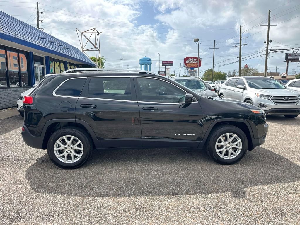 Used 2017 Jeep Cherokee Latitude image 9