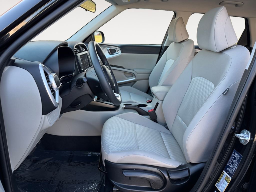 Used 2025 Kia Soul LX w/ LX Technology Package image 14