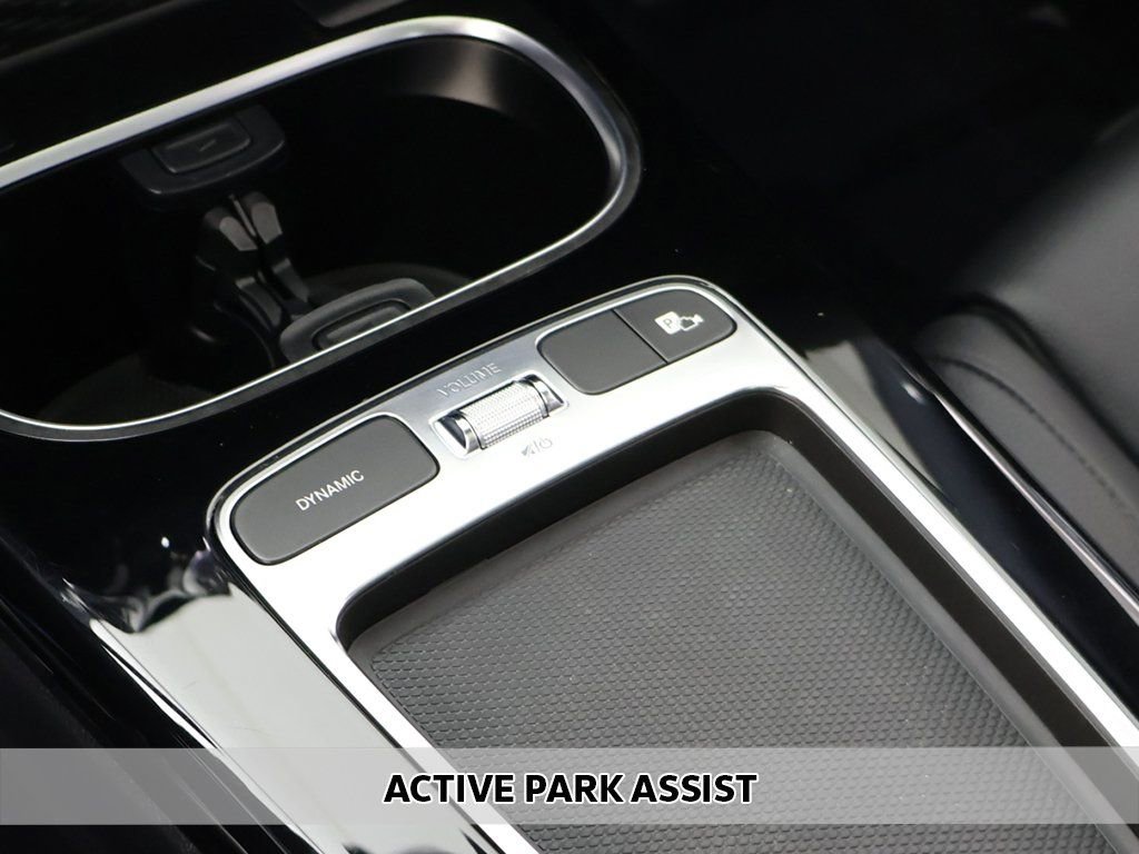 Used 2025 Mercedes-Benz CLA 250 4MATIC image 4