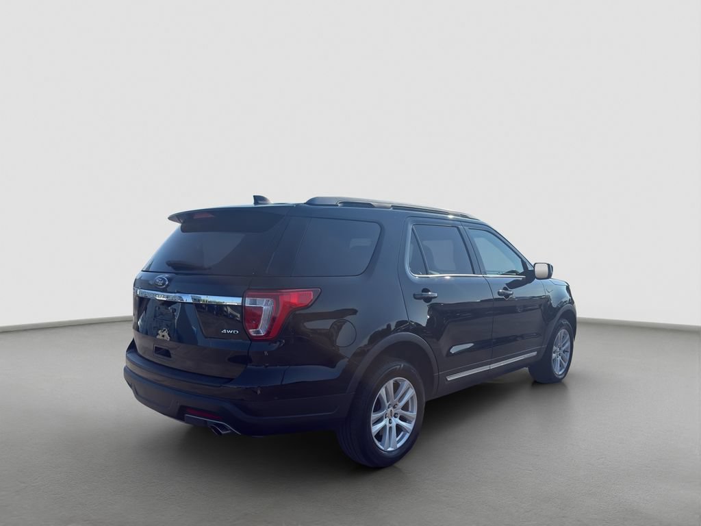 Used 2018 Ford Explorer XLT AWD/4WD image 6