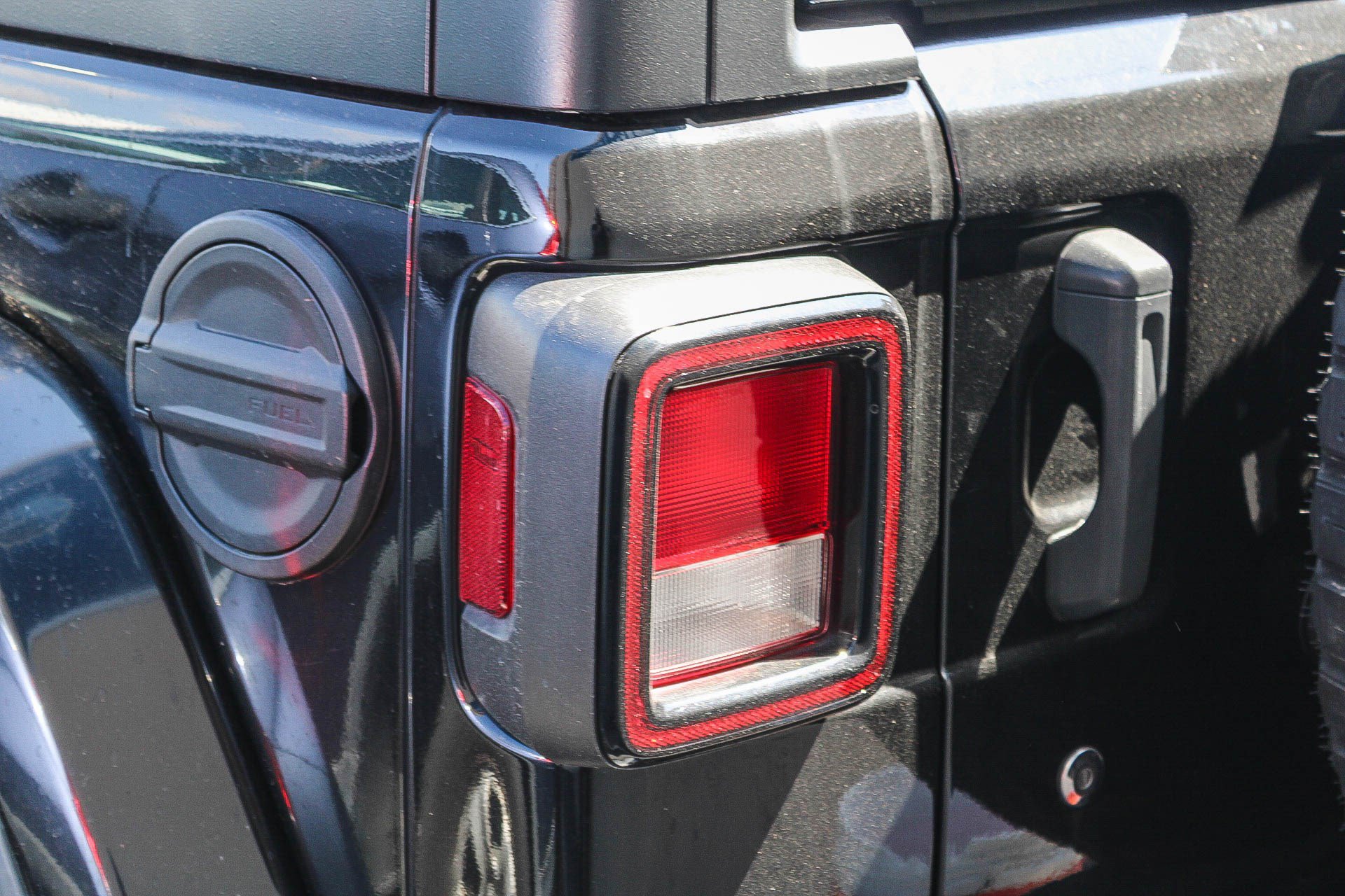 Used 2019 Jeep Wrangler Unlimited Sahara AWD/4WD image 9
