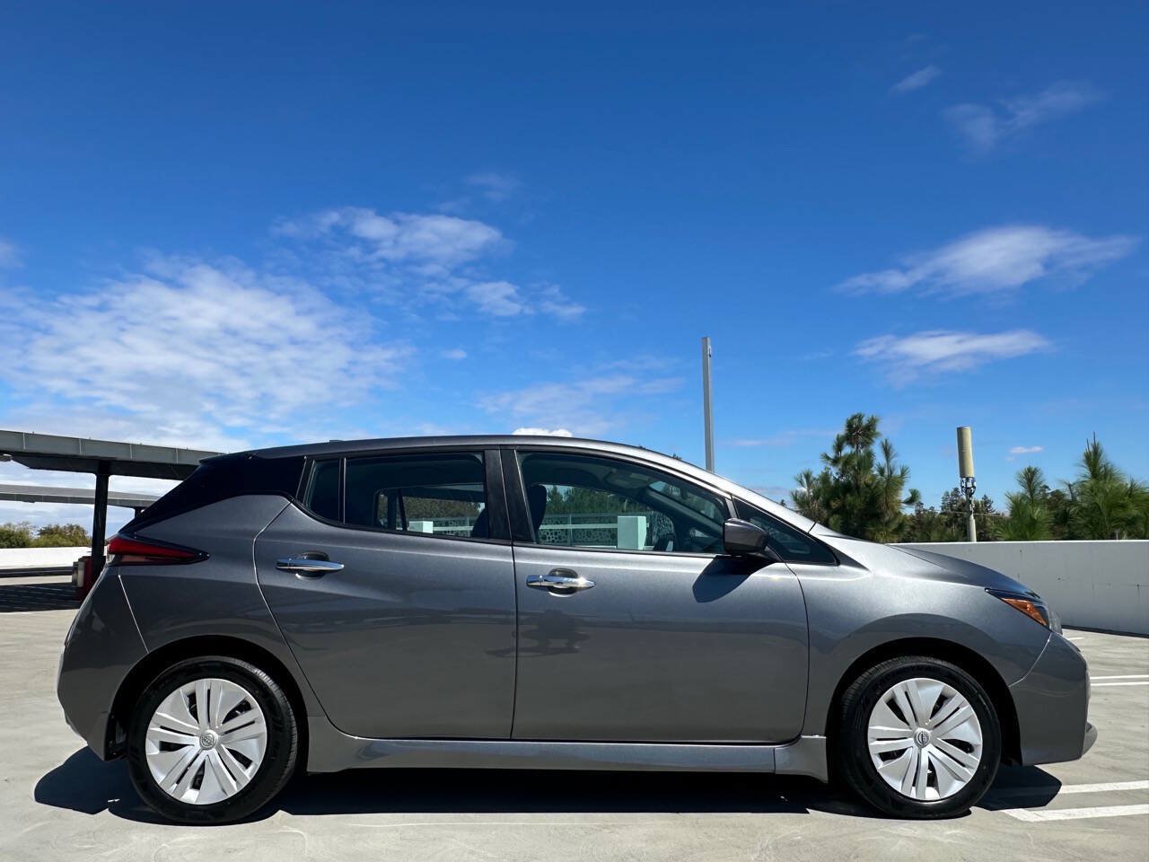 Used 2025 Nissan Leaf S FWD image 7