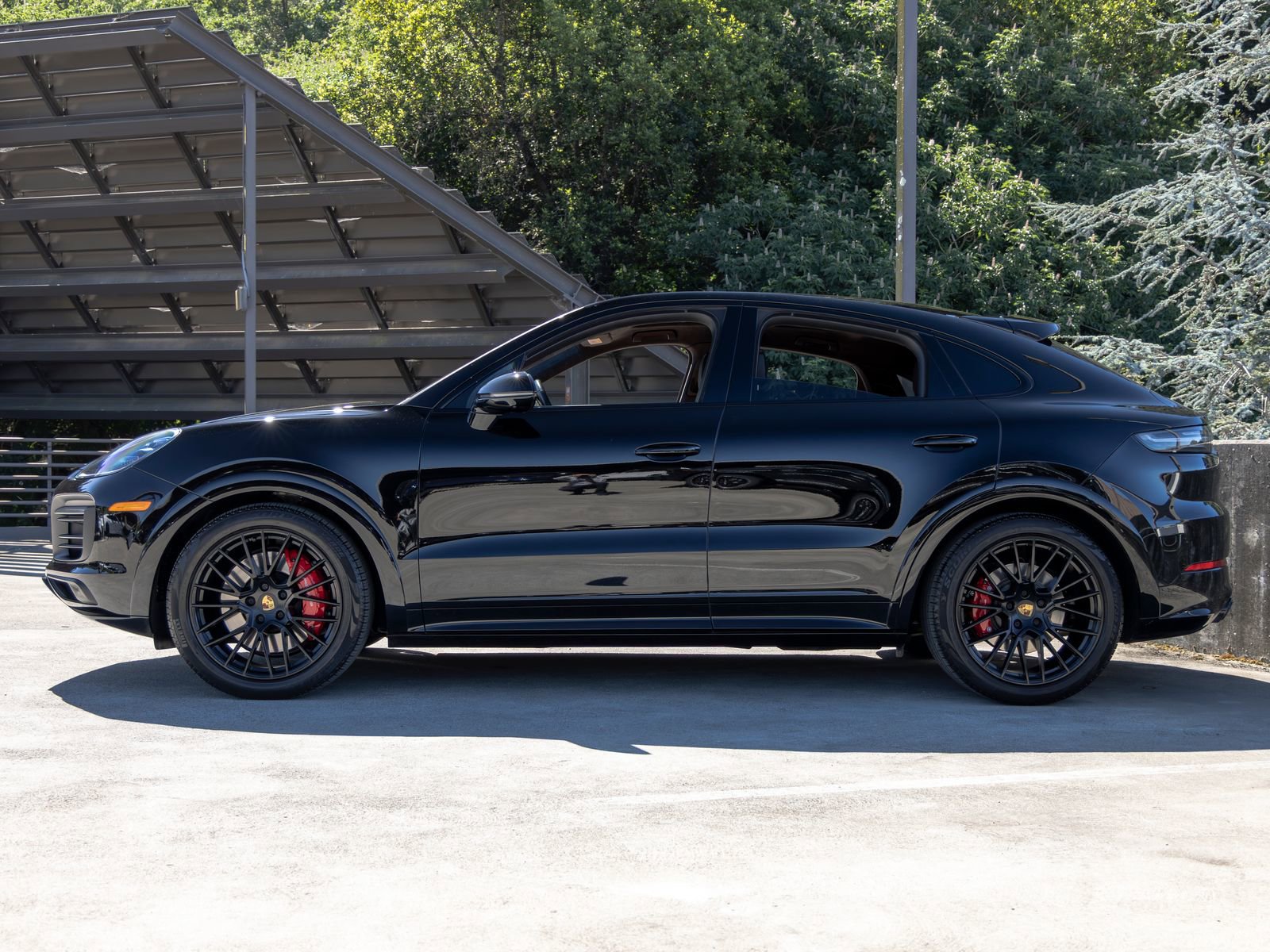 Certified 2023 Porsche Cayenne GTS image 2