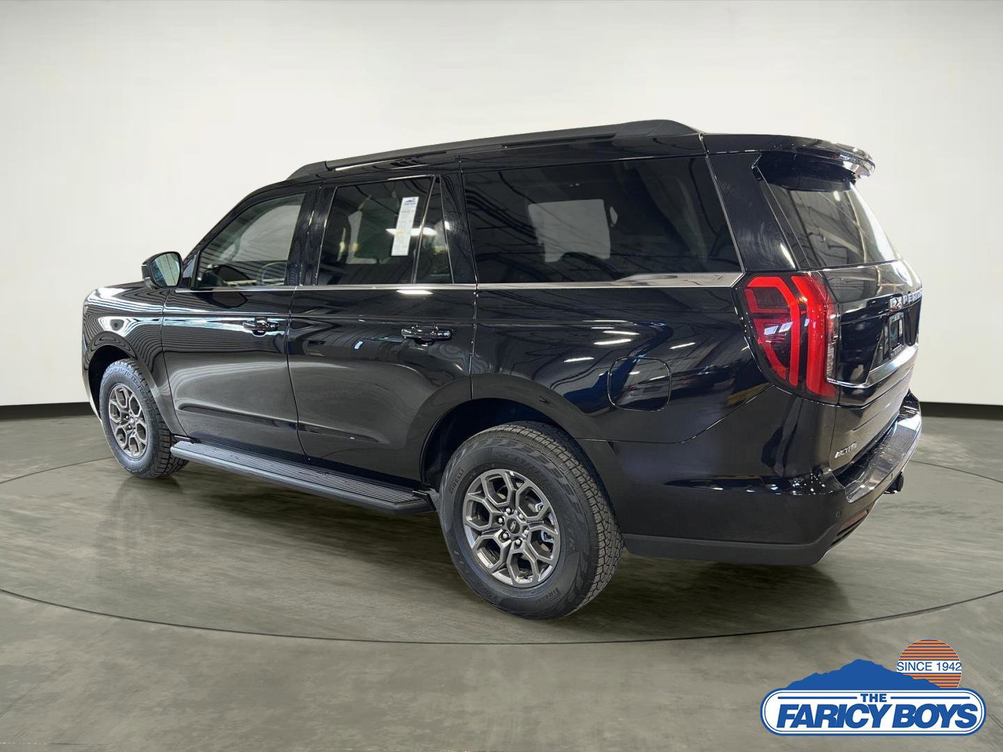 Used 2025 Ford Expedition Active image 2