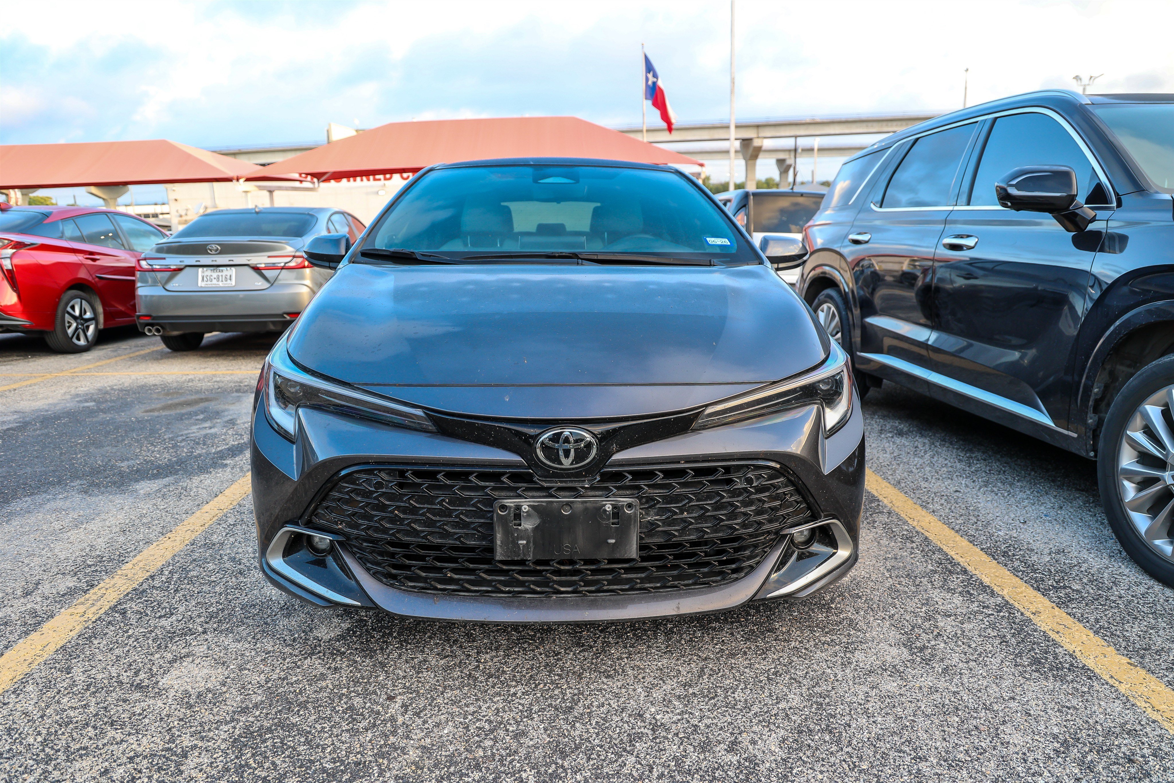 Used 2025 Toyota Corolla XSE FWD image 4