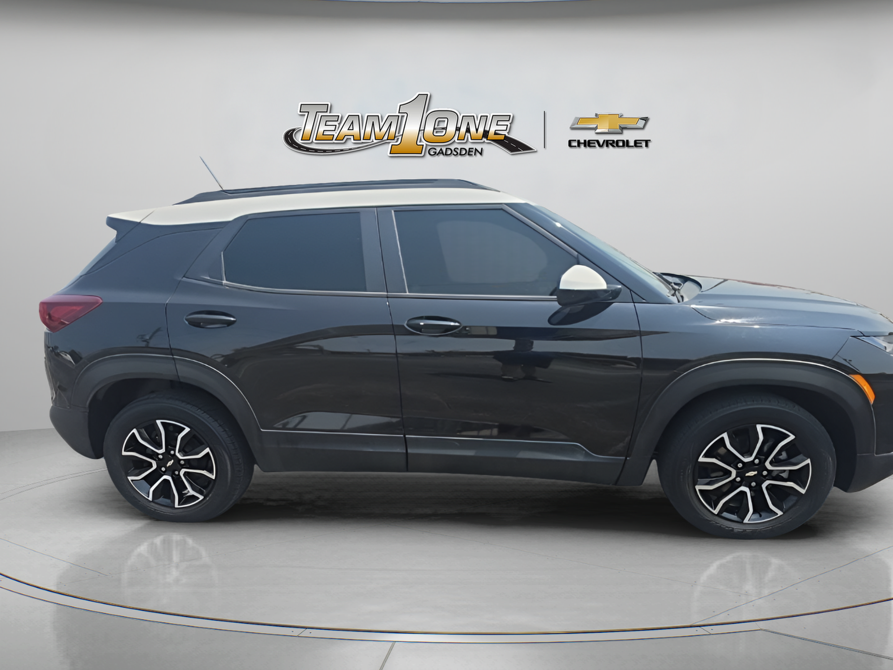 Used 2021 Chevrolet TrailBlazer ACTIV w/ Technology Package FWD image 9