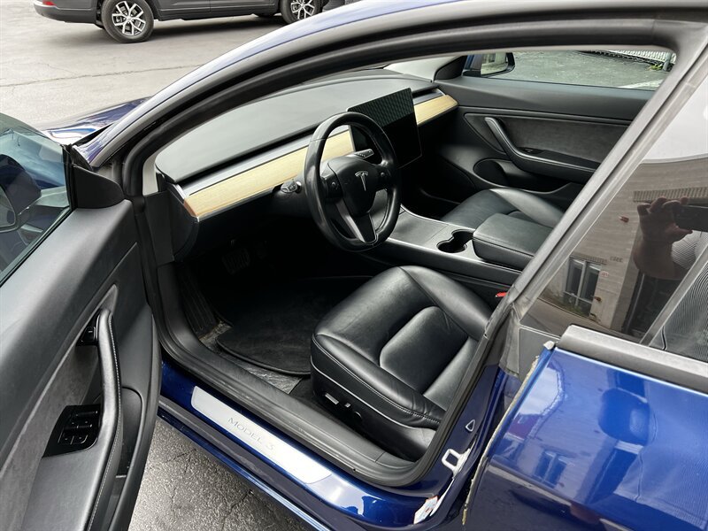 Used 2018 Tesla Model 3 Long Range RWD image 12