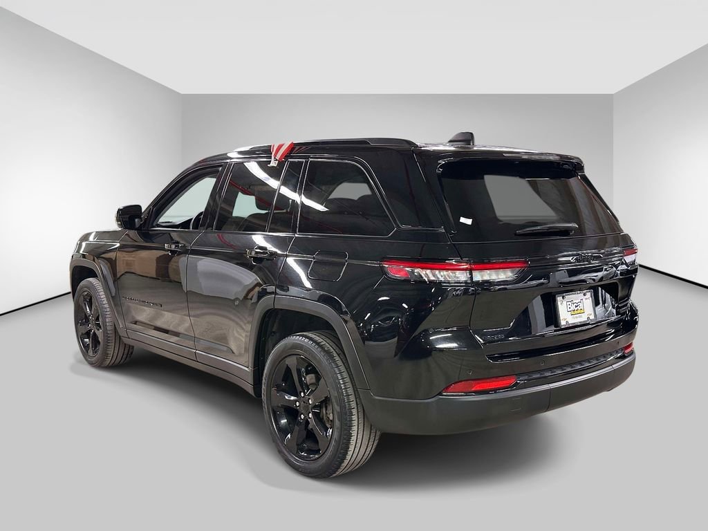 Used 2023 Jeep Grand Cherokee Limited w/ Black Appearance Package image 3